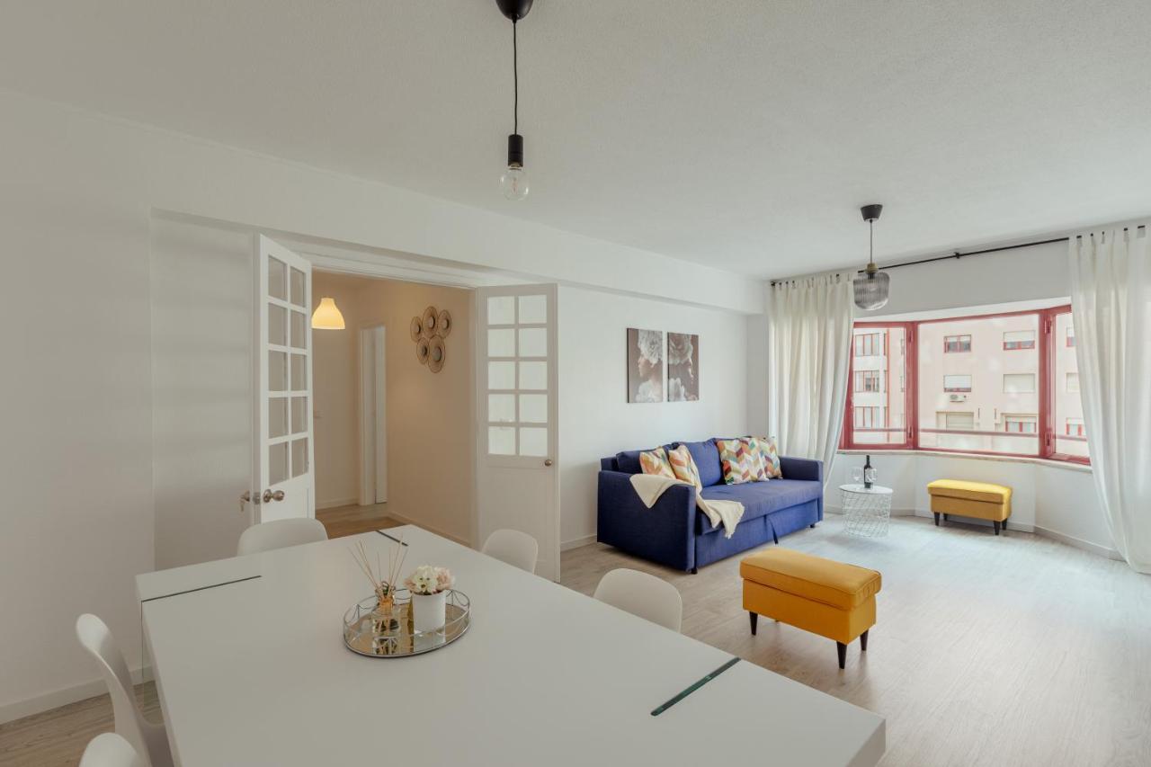 Elegant 3 Bedroom Apt - City Centre - Garage - Metro ลิสบอน ภายนอก รูปภาพ