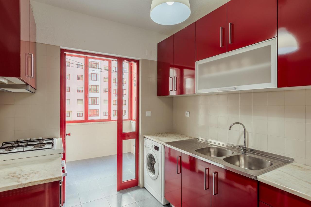 Elegant 3 Bedroom Apt - City Centre - Garage - Metro ลิสบอน ภายนอก รูปภาพ