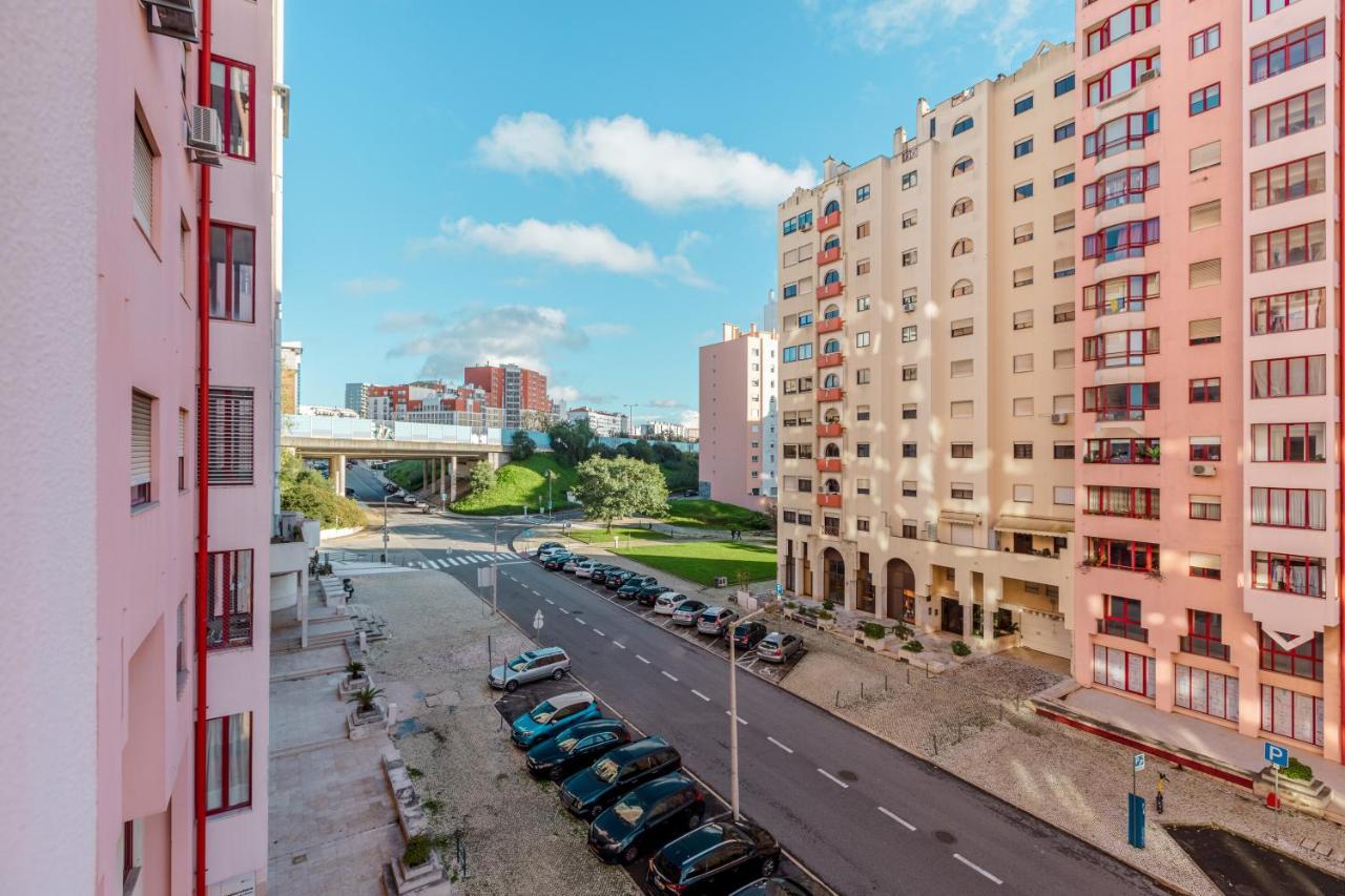 Elegant 3 Bedroom Apt - City Centre - Garage - Metro ลิสบอน ภายนอก รูปภาพ