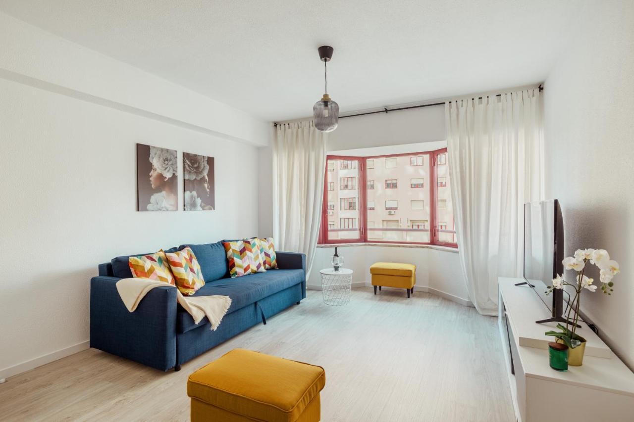 Elegant 3 Bedroom Apt - City Centre - Garage - Metro ลิสบอน ภายนอก รูปภาพ