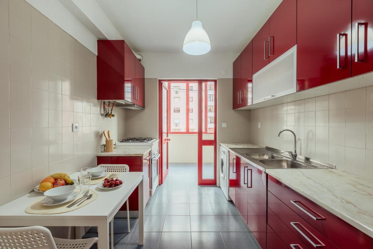 Elegant 3 Bedroom Apt - City Centre - Garage - Metro ลิสบอน ภายนอก รูปภาพ