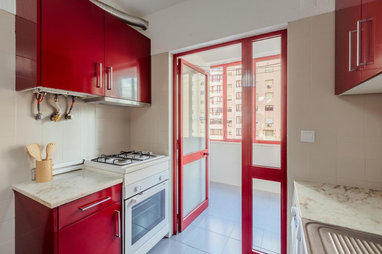 Elegant 3 Bedroom Apt - City Centre - Garage - Metro ลิสบอน ภายนอก รูปภาพ