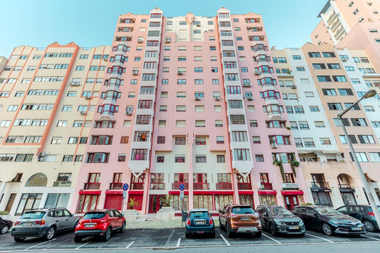 Elegant 3 Bedroom Apt - City Centre - Garage - Metro ลิสบอน ภายนอก รูปภาพ